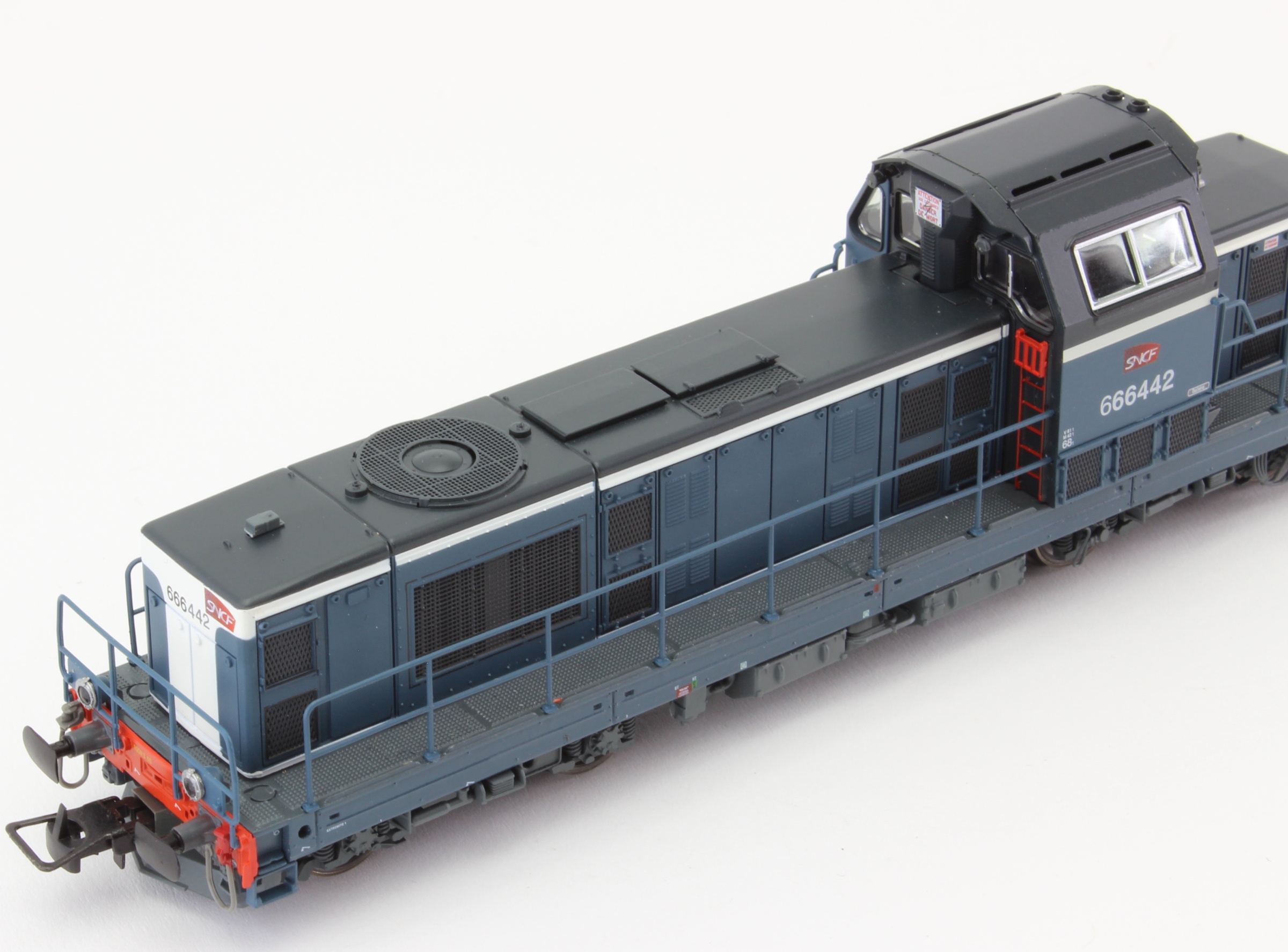 Train locomotive JOUEF HJ 2003 - Modélisme